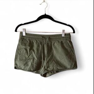 GAP Women's Athletic Shorts in Forest Green
